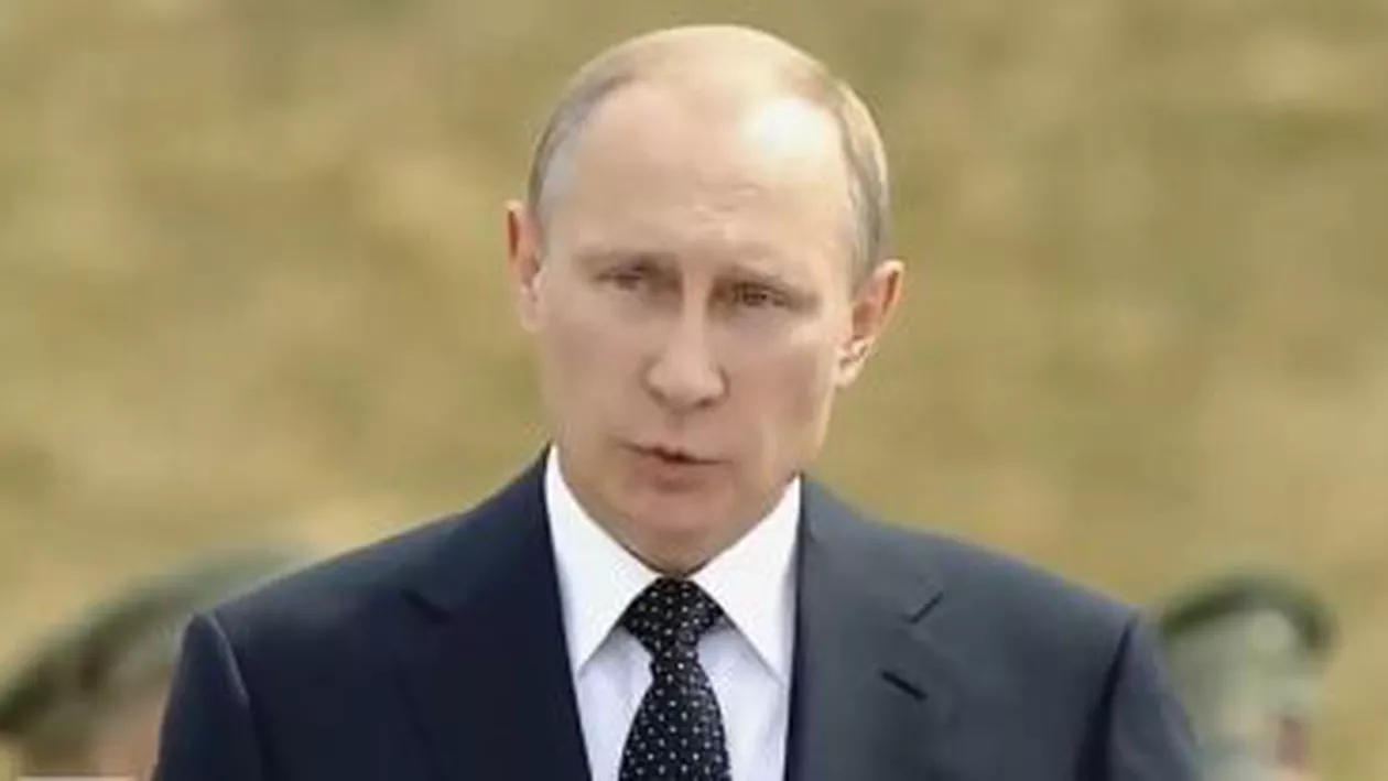 O pasăre s-a găinățat pe Vladimir Putin în timpul unui discurs (VIDEO)