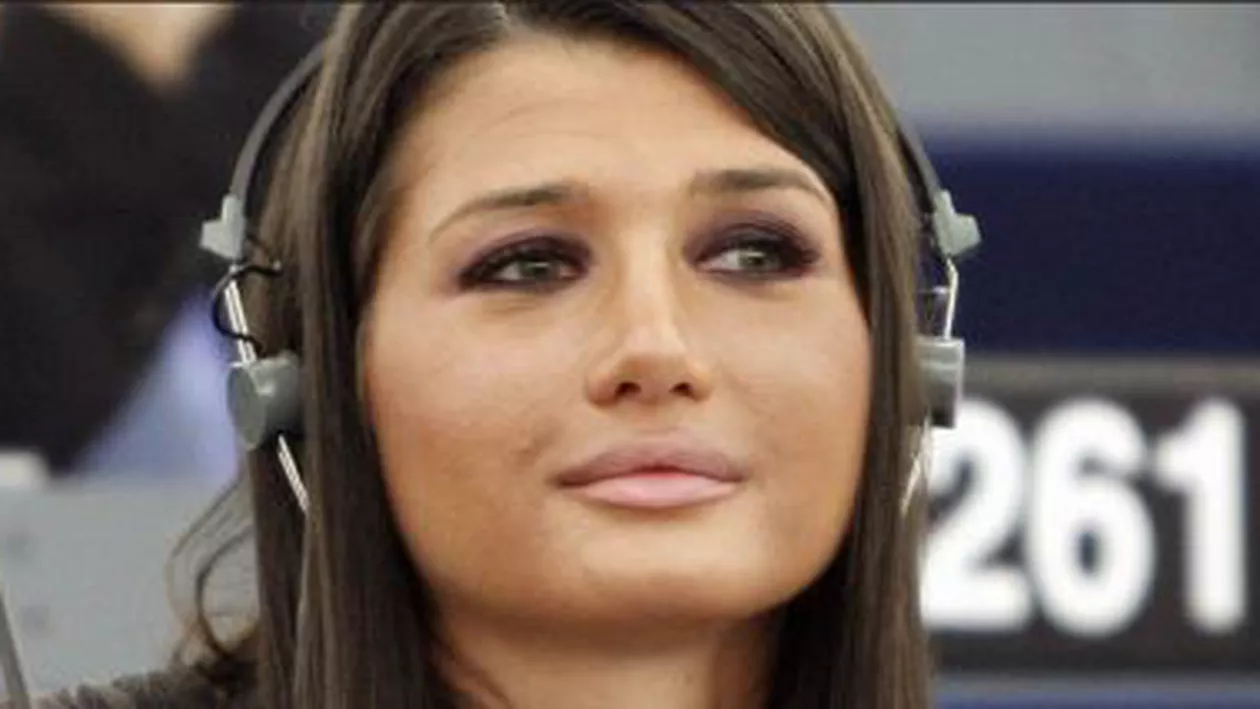 Elena Băsescu, replică pentru Ponta: Îi sugerez premierului să o propună pe soția sa la Ministerul Bugetului