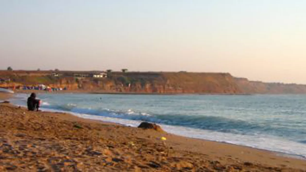 Românul suspectat de Ebola le-a spus medicilor că a fost în vacanță la Vama Veche, iar simptomele le prezintă de trei zile