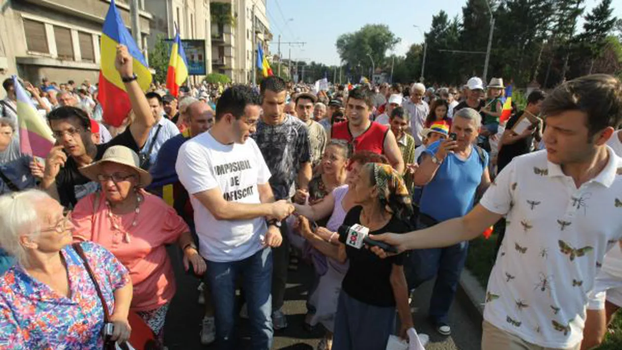 Mai multe ONG-uri cer anchetă oficială privind lipsa de reacție a Jandarmeriei la protestul Antena 3