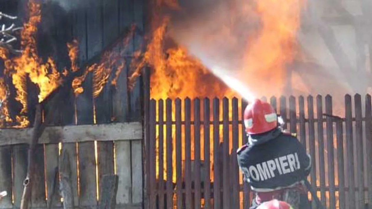 Vaslui: Un copil de 14 ani și un bărbat de 60 de ani, găsiți carbonizați în urma unui incendiu