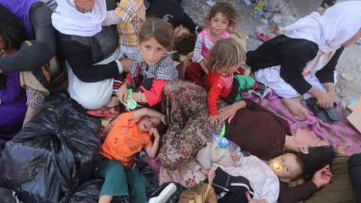 Copiii din Irak, obligați să bea sânge pentru a supraviețui: Peste 30.000 de persoane, blocate pe Muntele Sinjar fără apă