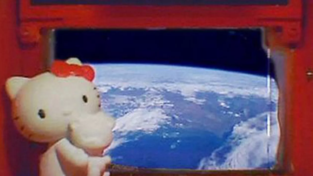 Japonia a trimis în spaţiu o păpuşă Hello Kitty (FOTO)