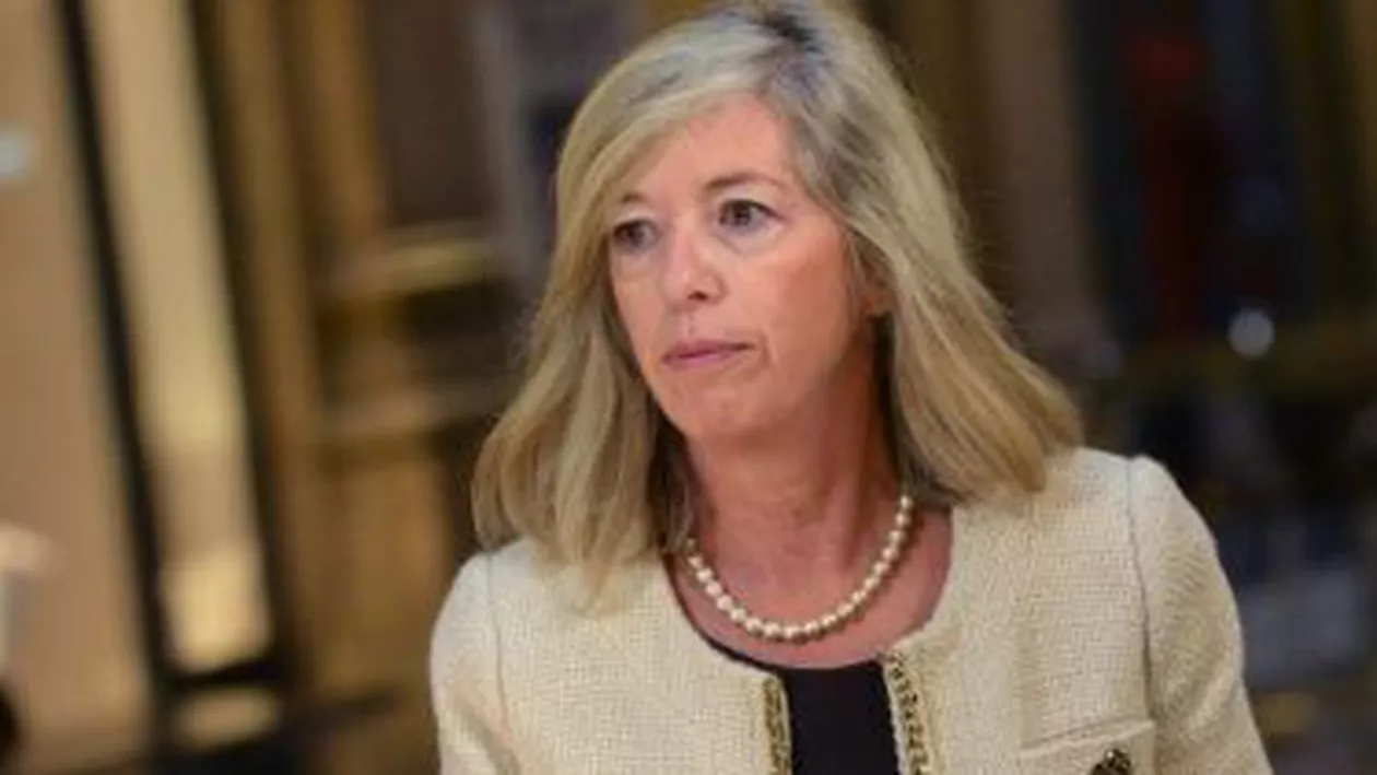 Stefania Giannini, ministrul italian al Educației, criticată după ce a apărut topless pe plajă