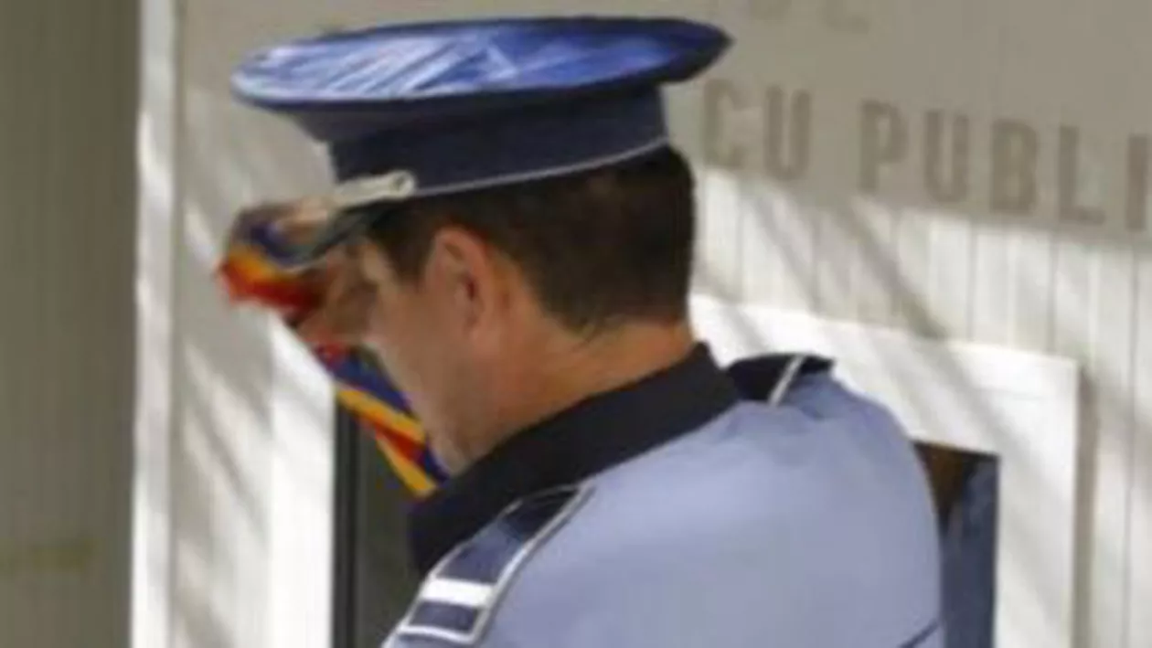 Polițist din Prahova, cercetat după ce și-a împușcat accidental un coleg cu arma din dotare