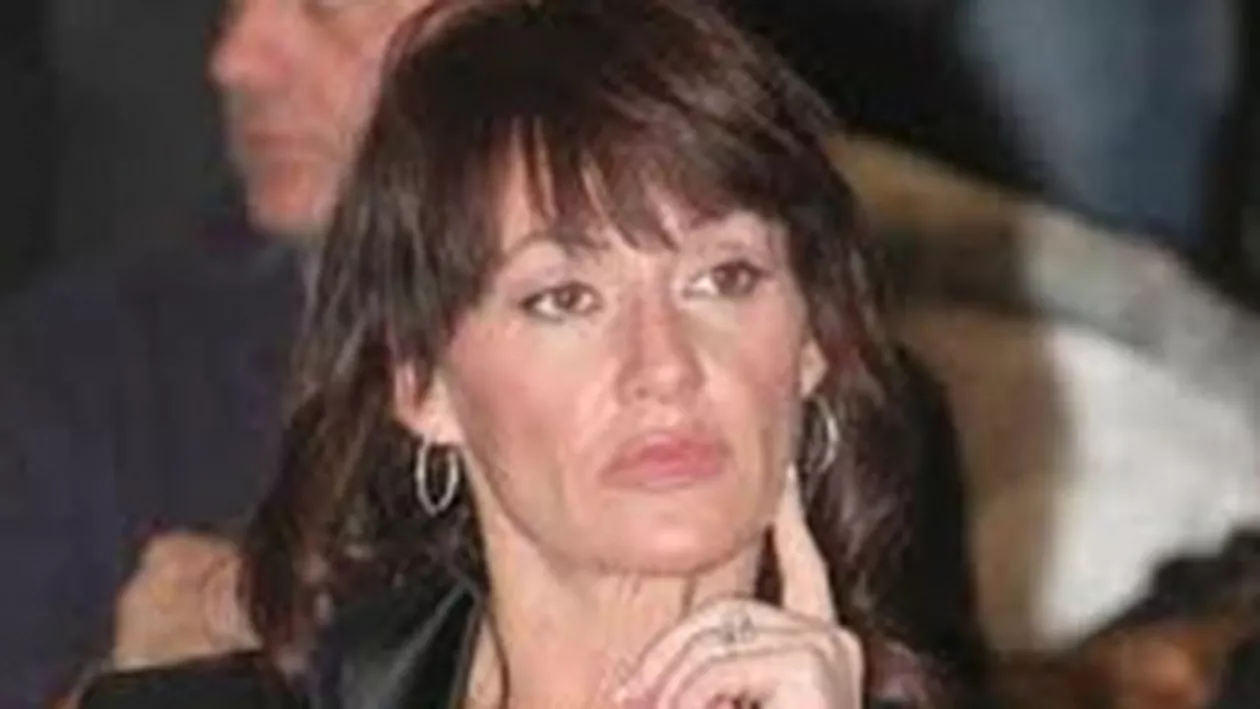 Nadia Comăneci s-a alăturat listei de vedete care sprijină campania ALS Ice Bucket (VIDEO)