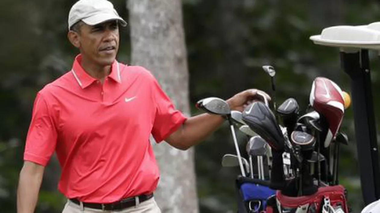 Barack Obama, criticat pentru că a jucat golf după conferinţa privind decapitarea lui James Foley în Irak