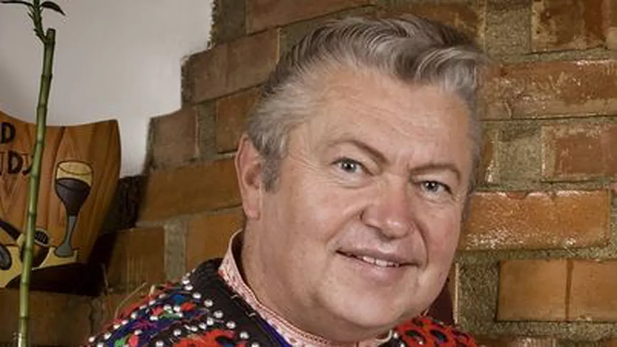 Pitești: Cântărețul Gheorghe Turda a leșinat pe scenă în timpul unor repetiții pentru un spectacol