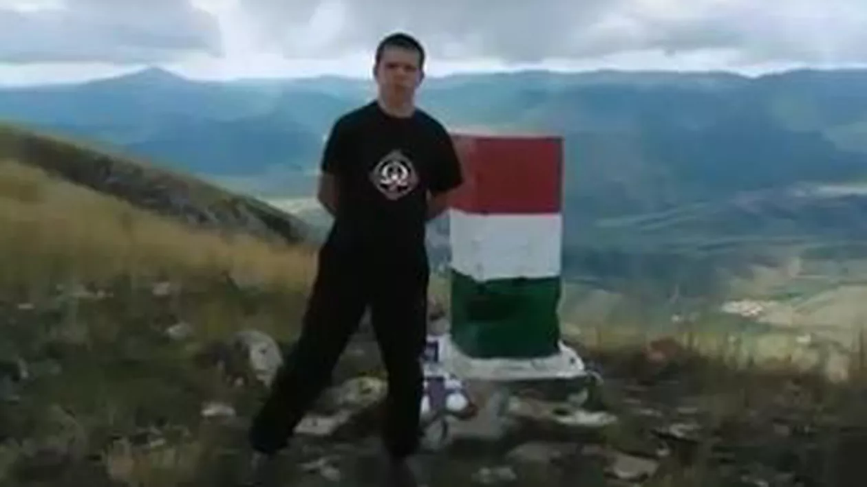 Extremiștii maghiari au acoperit tricolorul cu steagul Ungariei, în Ținutul Secuiesc (VIDEO)