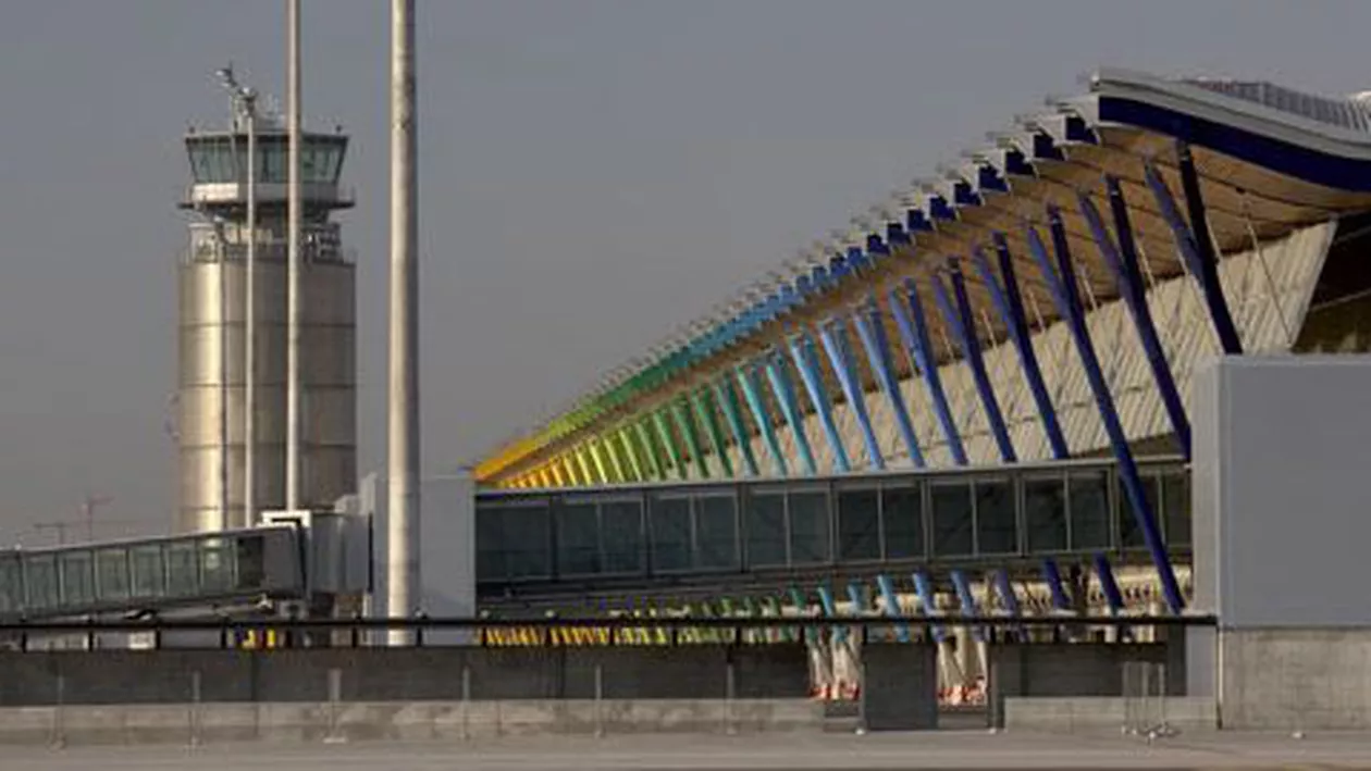 Avarie pe cel mai mare aeroport din Madrid: Sute de curse au fost amânate și anulate