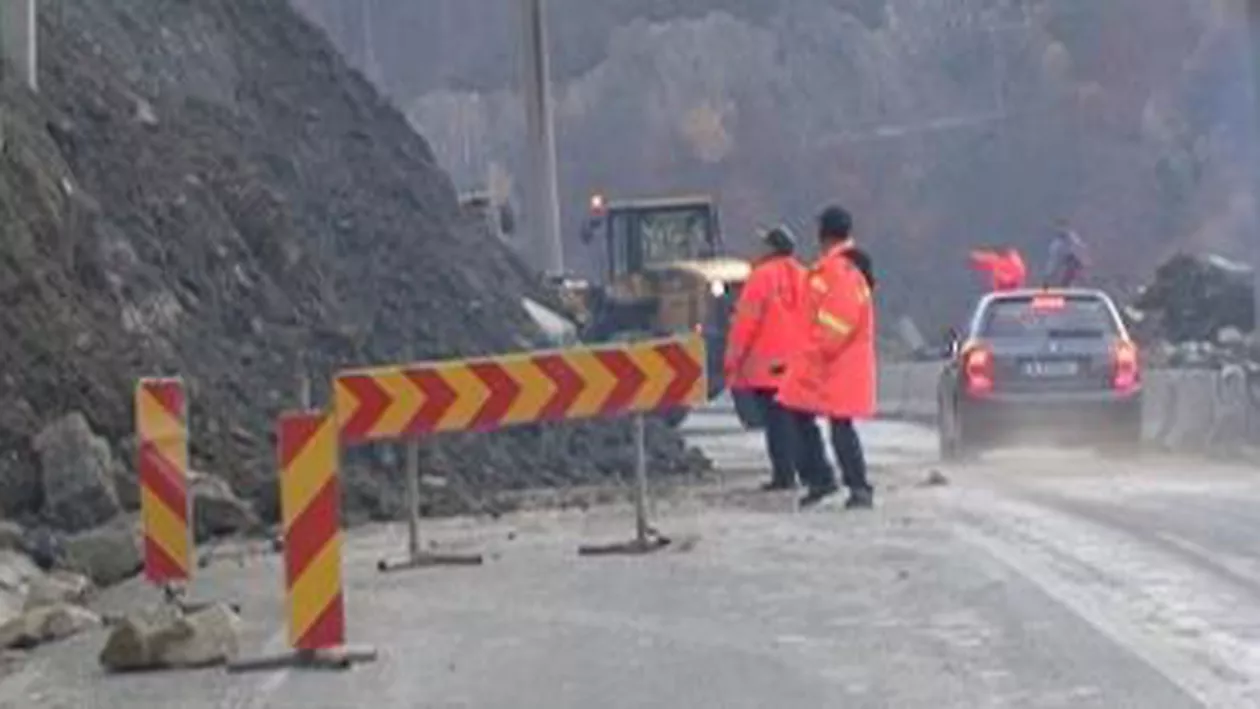 Traficul pe DN 10 Buzău - Brașov rămâne închis din cauza căderilor de pietre