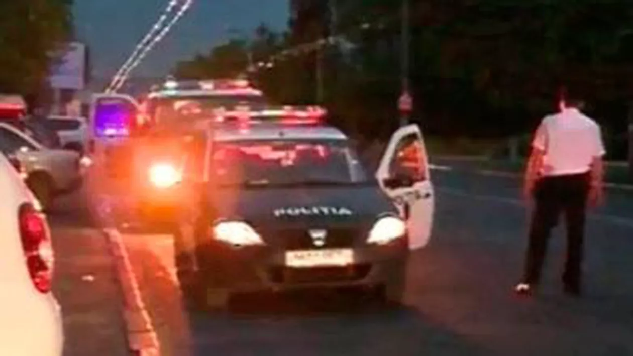 Un șofer a pierdut controlul volanului pe autostrada București-Pitești și a dus autoturismul în câmp: Patru persoane au fost rănite
