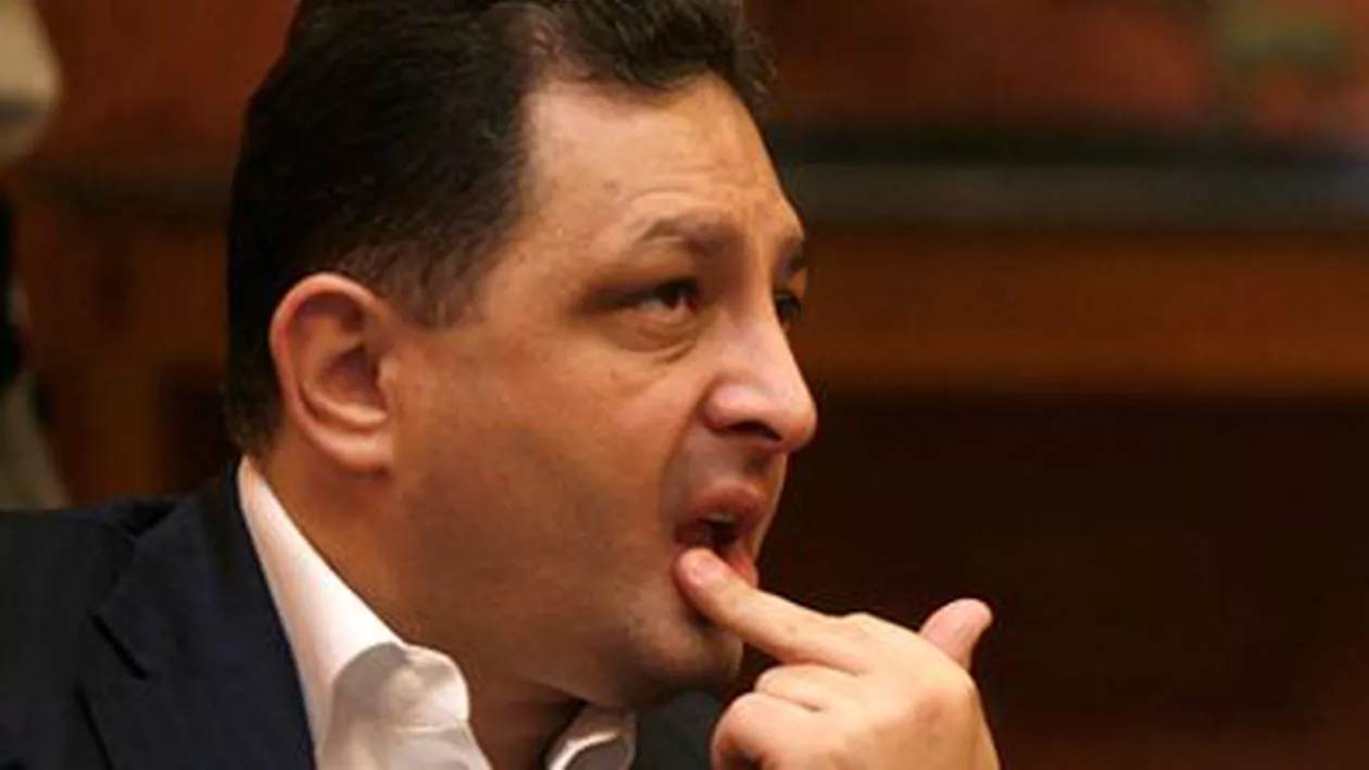 Marian Vanghelie a preluat controlul la bugetul Capitalei după ce a convins trei aleși PDL să treacă de partea PSD