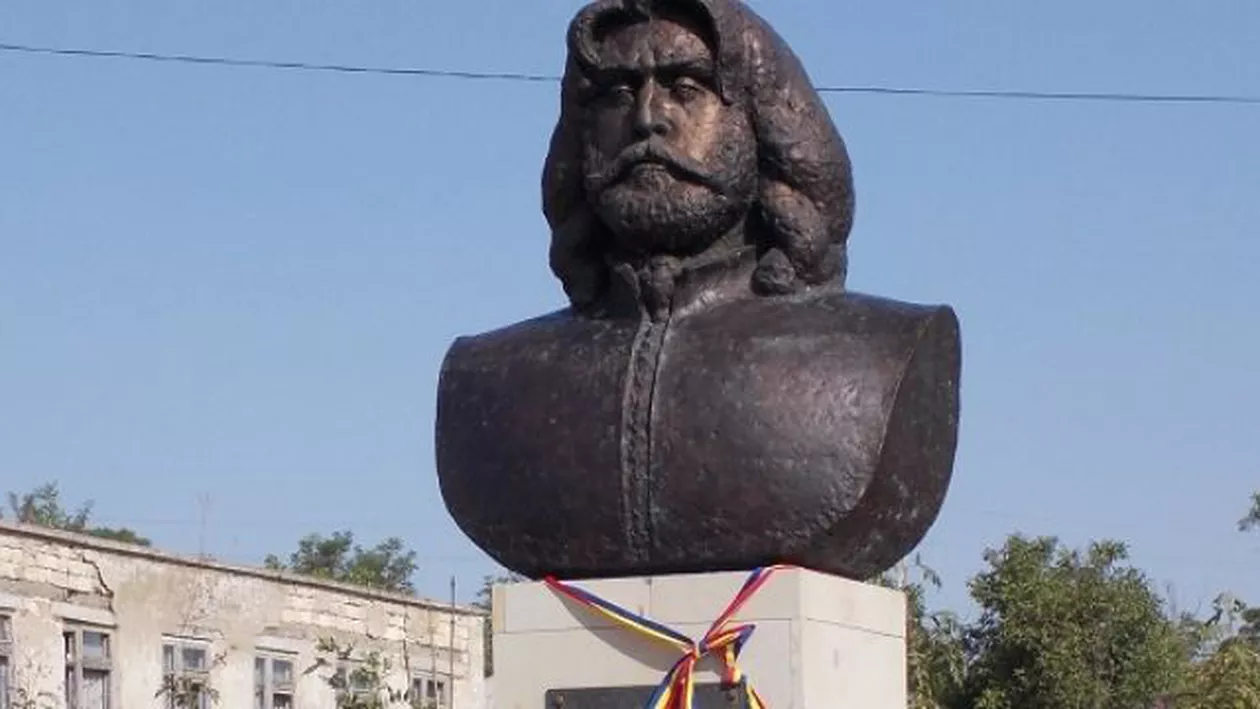 Oficialii prahoveni au susținut o serie de manifestări în Rep. Moldova. Mircea Cosma, prezent la sfințirea bustului lui Adrian Păunescu
