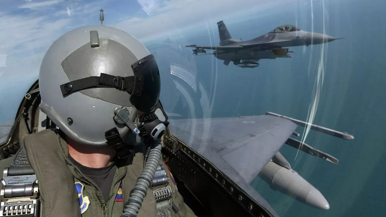 US Air Force a informat un pilot ateu că dacă nu va depune un jurământ religios e nevoit să părăsească armata
