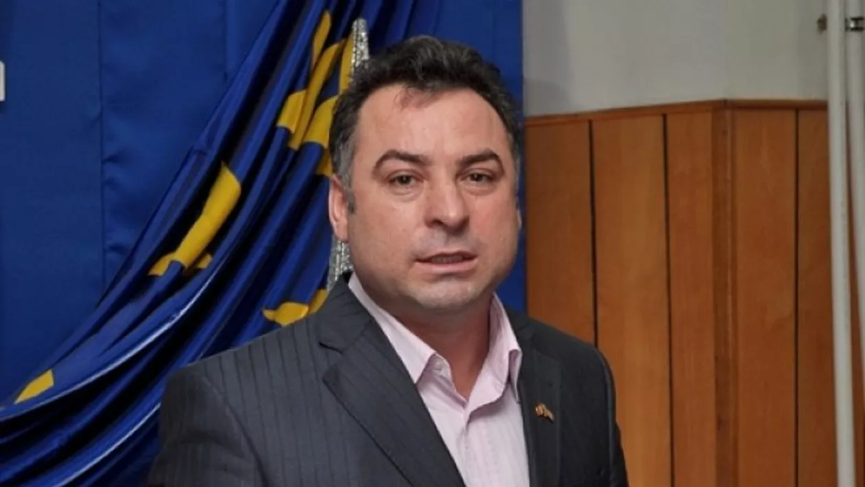 Primarul din Năvodari, arestat pentru fapte de corupţie, suspendat din funcţie