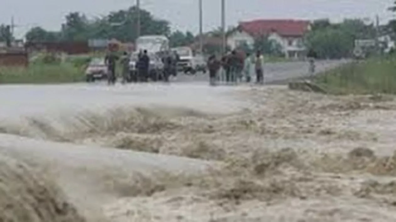 Cod galben de inundații pe râuri din Arad, Timiş, Caraş-Severin, Mehedinţi şi Dolj, până luni