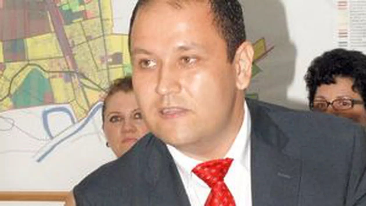Primarul din Ţăndărei, reținut pentru abuz în serviciu și fals intelectual