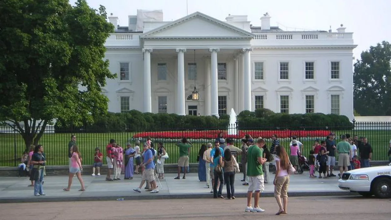 Secret Service ar putea verifica turiştii înainte de intrarea în zonele publice din faţa Casei Albe