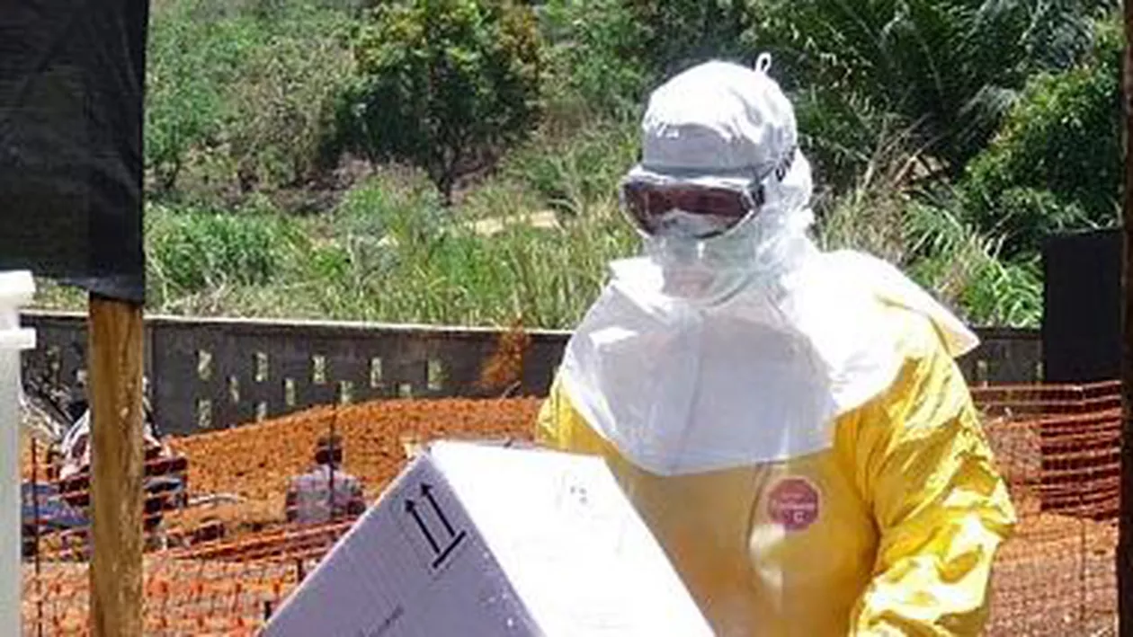 Un misionar catolic infectat cu virusul Ebola, repatriat în Spania "în stare gravă"