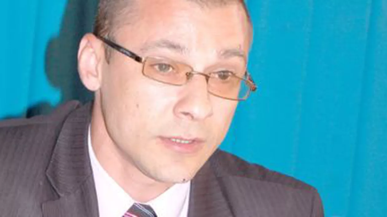 Prefectul de Vaslui, Andrei Puică, susține că în listele electorale permanente figurează persoane care au decedat