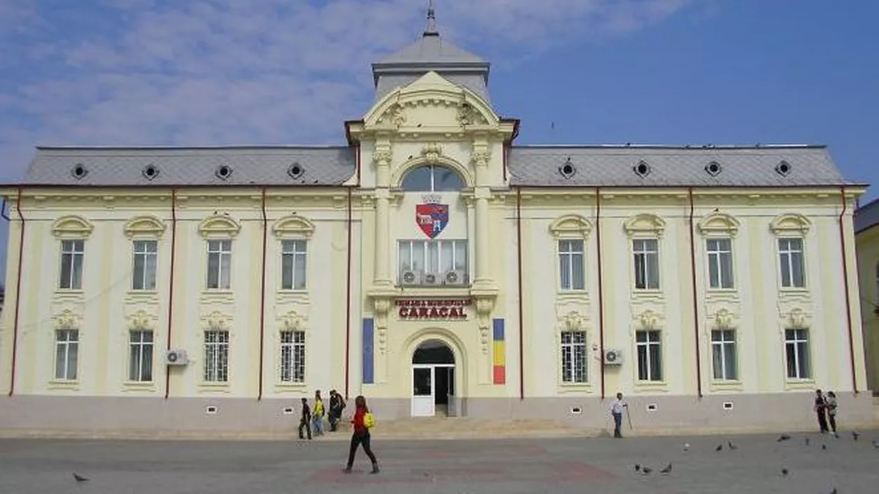 Cinci foşti angajaţi ai Primăriei Caracal acuzați de fraude au fost arestați