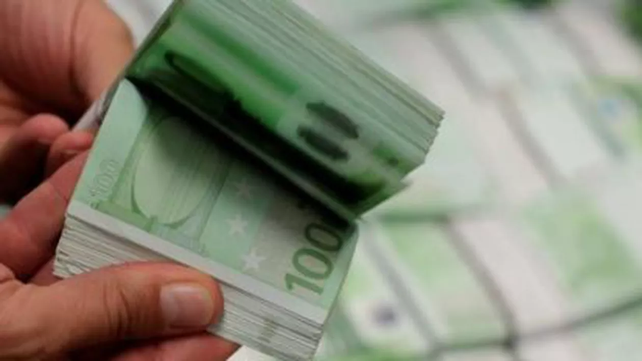 Moneda euro a atins cel mai scăzut nivel din ultimele 22 de luni