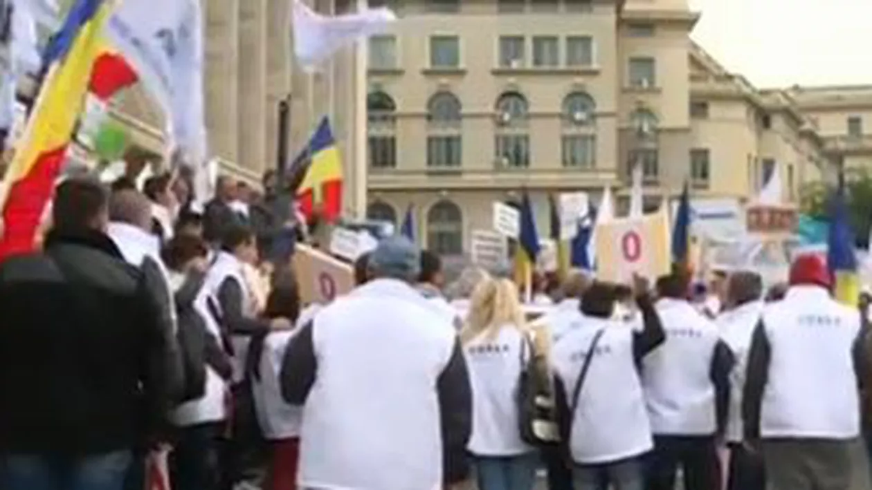București: Mii de oameni la marșul de protest al PMP împotriva proastei guvernări (VIDEO)