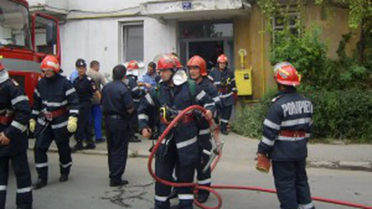 Explozie într-un bloc de garsoniere din Braşov: O femeie a suferit grave arsuri pe corp