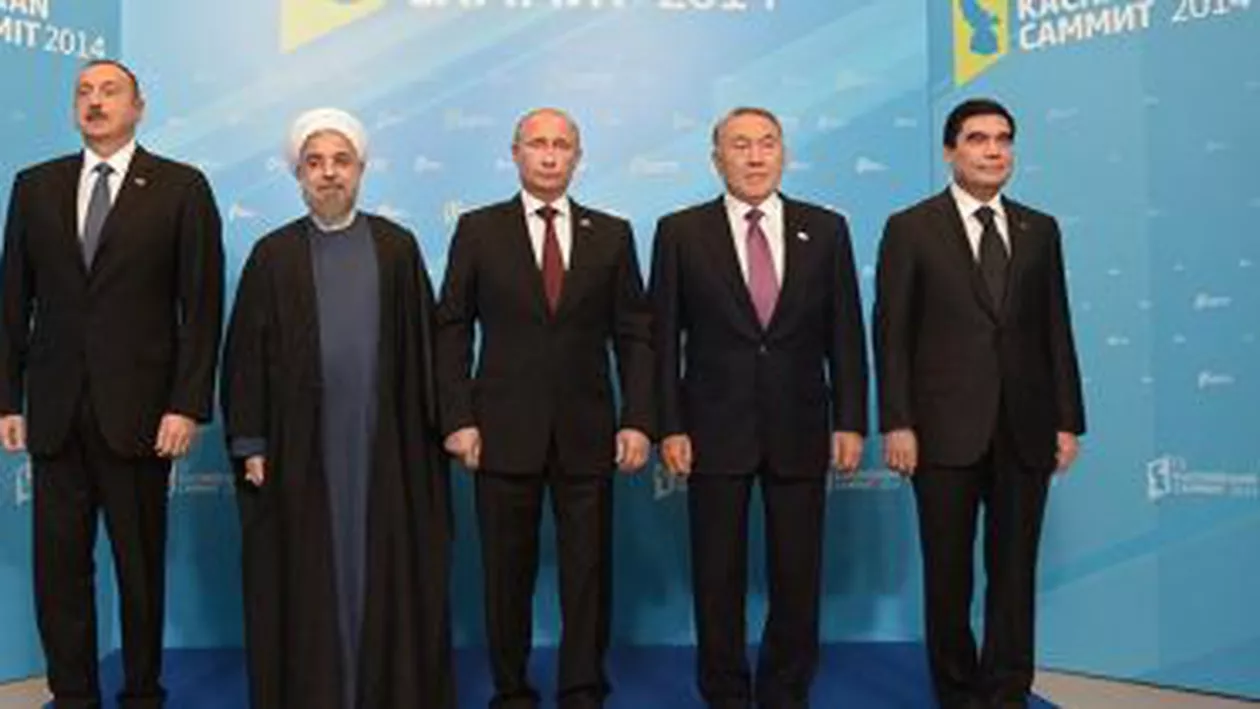 Vladimir Putin și alți cinci președinți au eliberat mai mulți sturioni în râul Volga