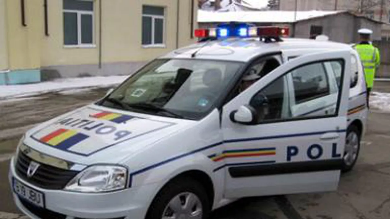 Vaslui: O femeie şi-a aruncat fetiţa de patru ani înspre un poliţist, în urma unui scandal în trafic