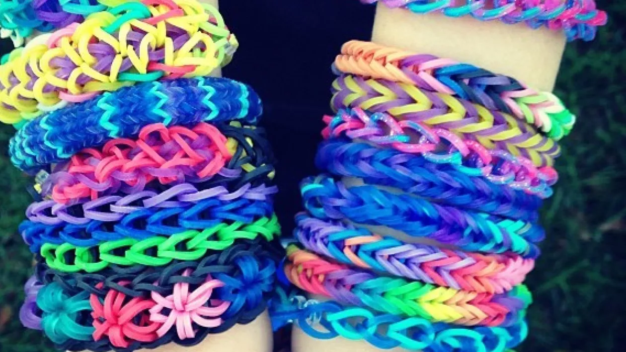 Brățările Rainbow Loom falsificate sunt cancerigene: Poliția din Milano a confiscat 20 de milioane de bucăți