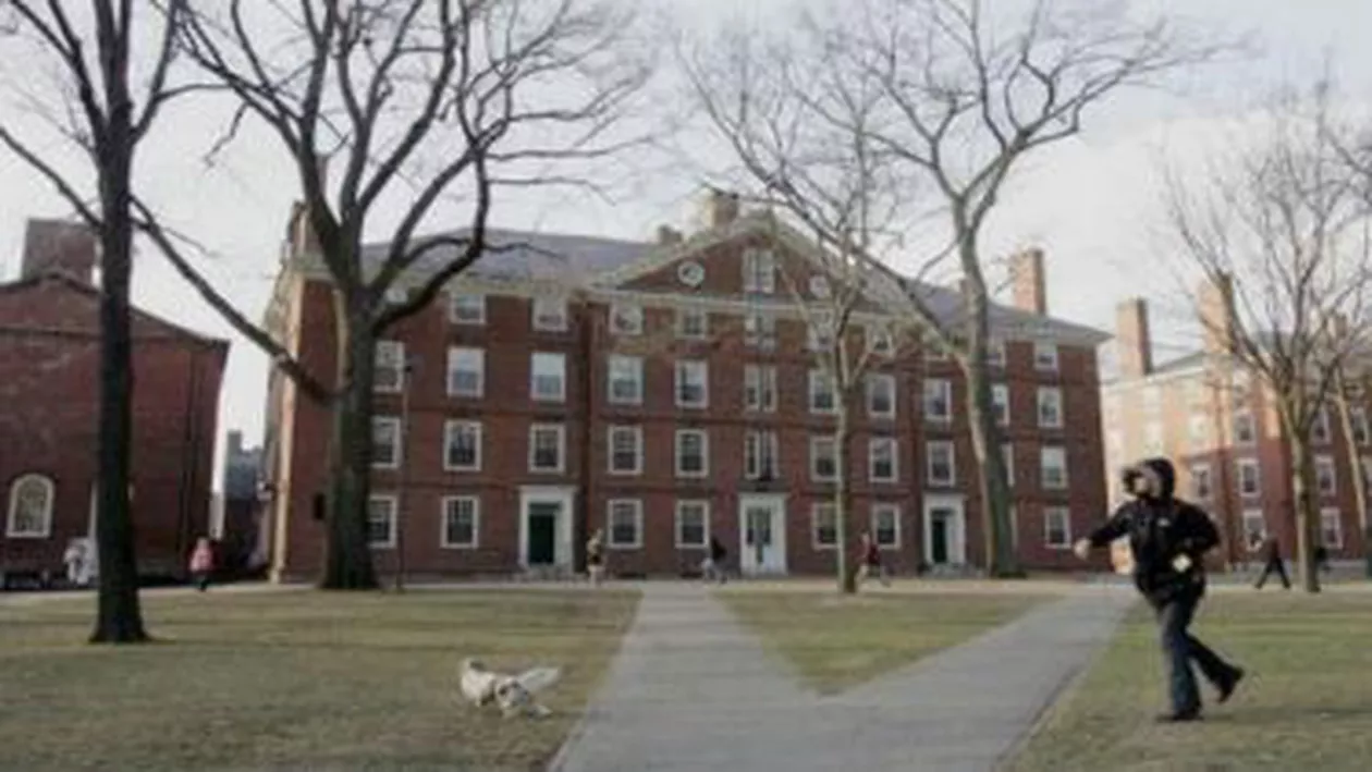 Sute de studenți de la Harvard au primit amenințări cu moartea într-un email
