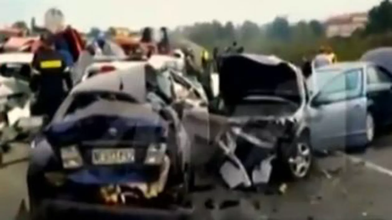 Patru morți și cel puțin 24 de răniți, într-un accident în care au fost implicate 40 mașini, în Grecia: Accidentul, produs de un român (VIDEO)
