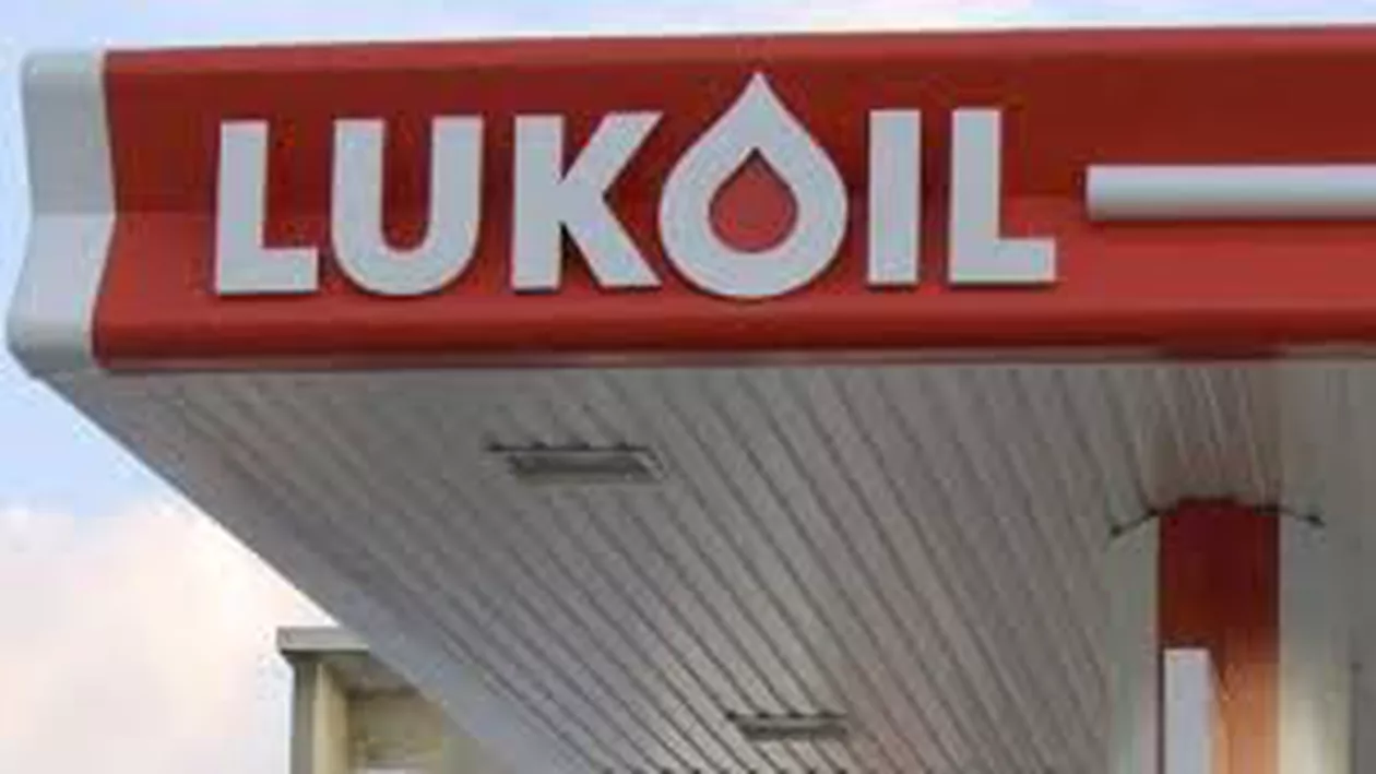 Lukoil: Sechestrul pe conturi şi stocuri a fost ridicat. Rafinăria începe pregătirea pentru pornire