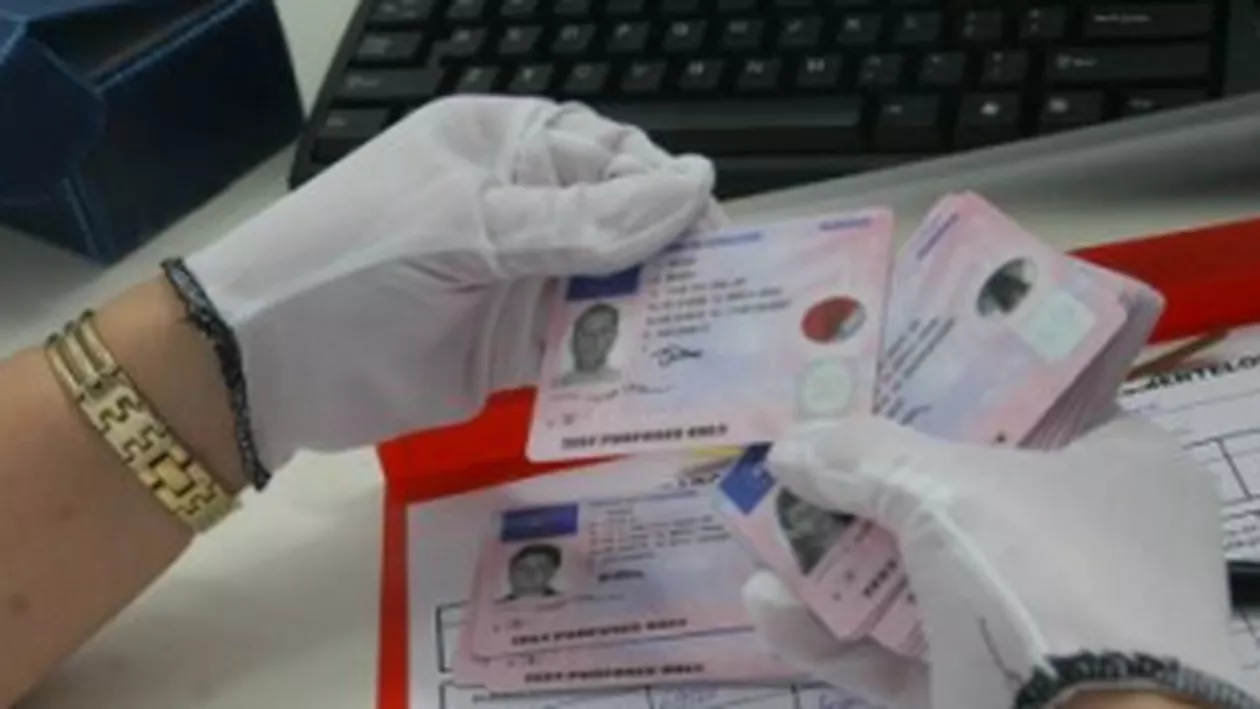 Angajat de la Serviciul Permise Auto Covasna, prins în flagrant când primea mită