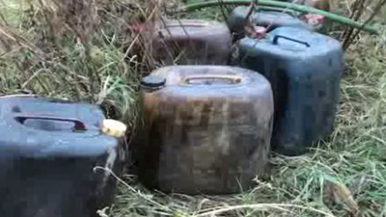 Peste 18 tone de ţiţei confiscate şi 56 de persoane reţinute, după percheziţii la hoţi de combustil