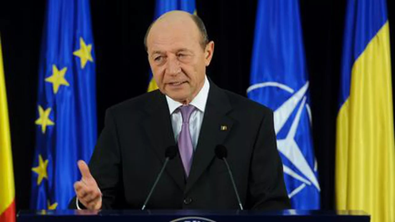 Traian Băsescu a promulgat legea care scoate medicii din categoria funcţionarilor publici