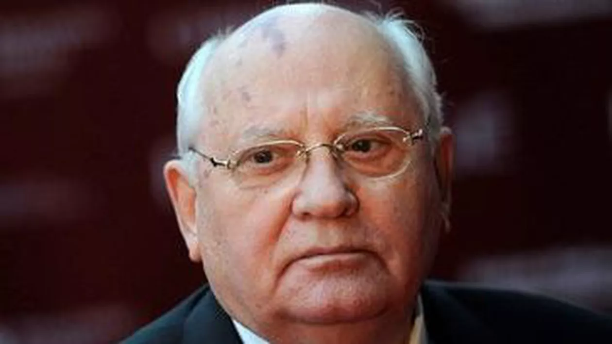 Mihail Gorbaciov a ieşit din spital şi s-a întors la lucru