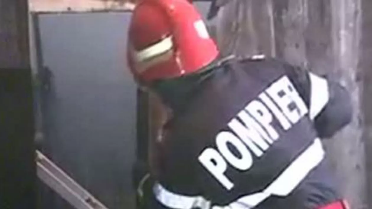 Bătrână de 90 de ani, moartă într-un incendiu, după ce locuinţa i-a luat foc de la o veioză