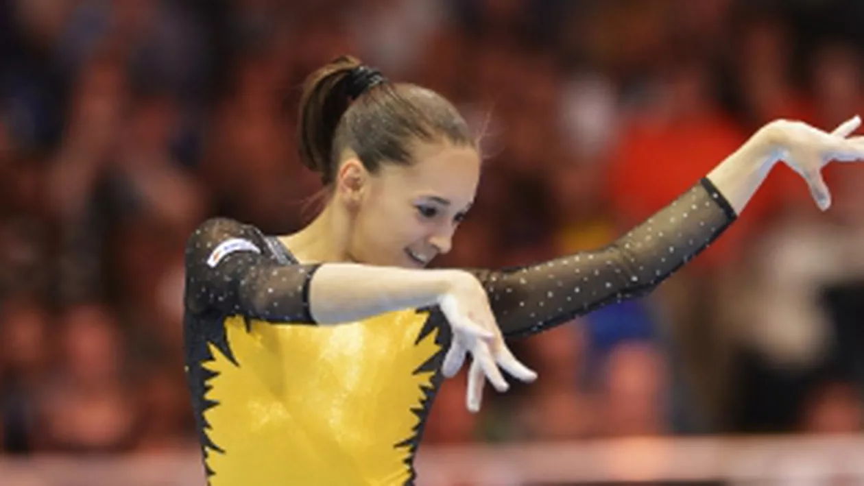 Larisa Iordache, locul 5 în finală la bârnă, la Campionatul Mondial de la Nanning
