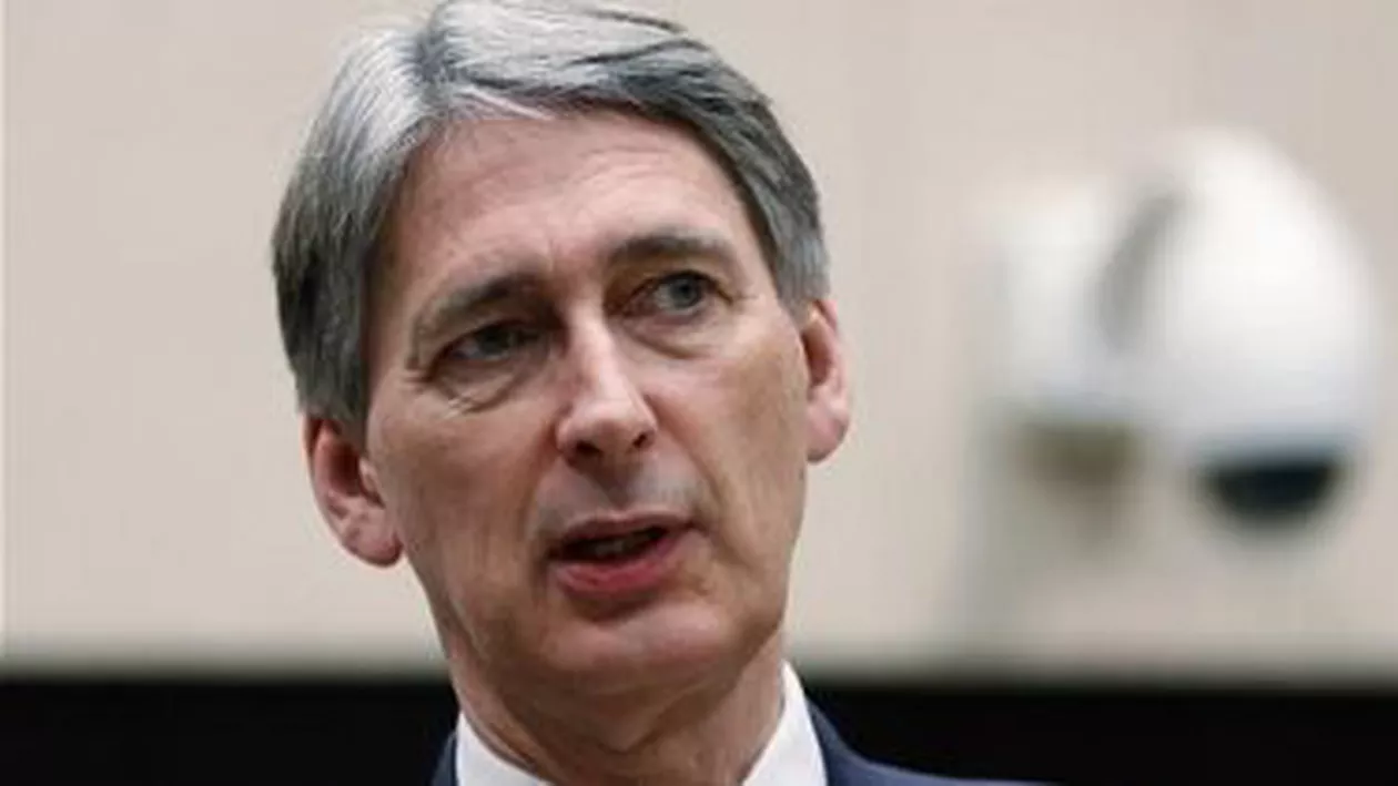 Ministrul britanic de Externe: Raidurile aeriene contra grupului SI sunt insuficiente, însă Marea Britanie nu va trimite trupe