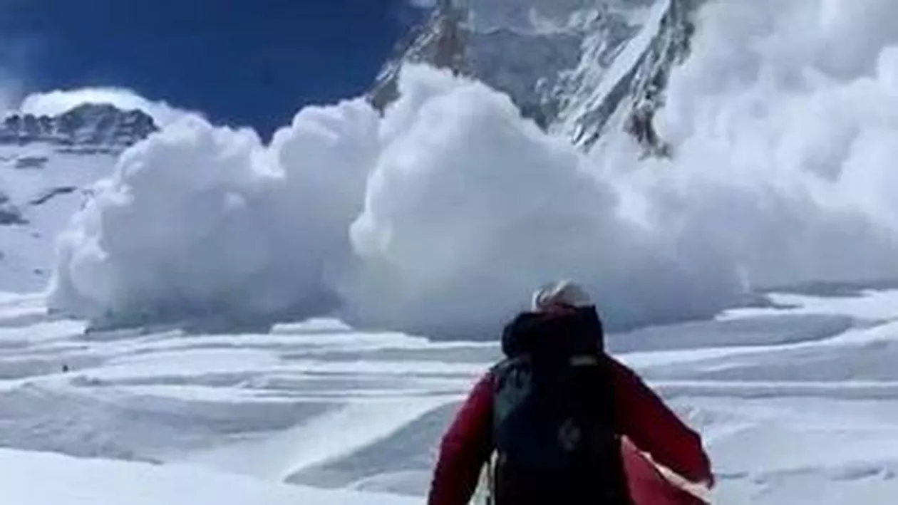 Cel puțin 17 alpiniști au murit în Masivul Himalaya din cauza condițiilor meteo nefavorabile