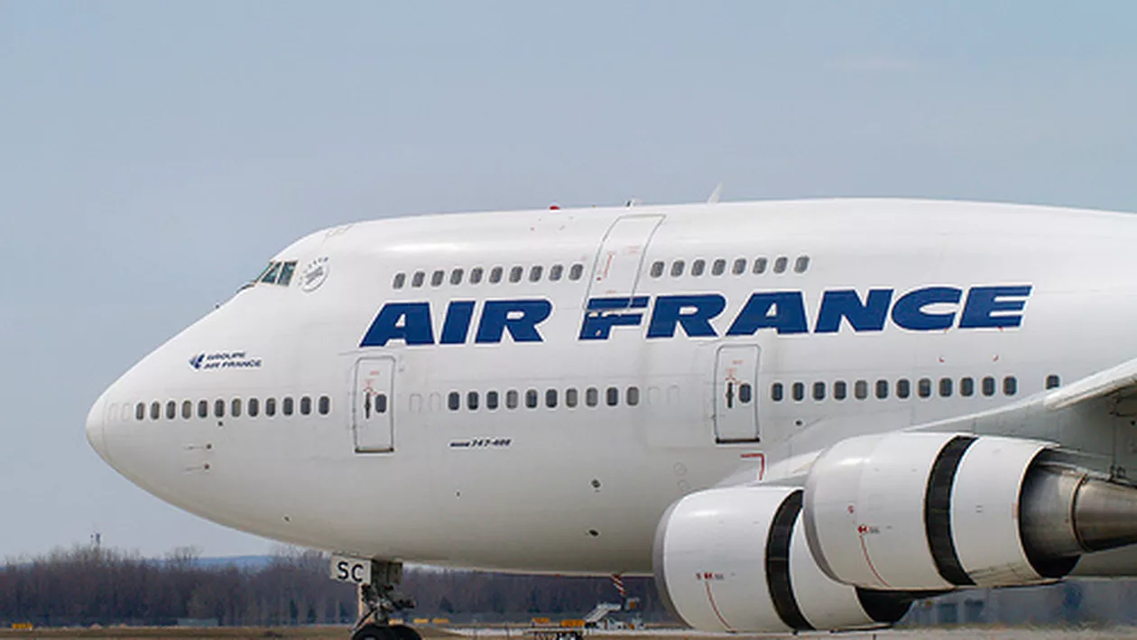 Pasager al unui avion Air France, suspectat de Ebola, supus unui control la Madrid