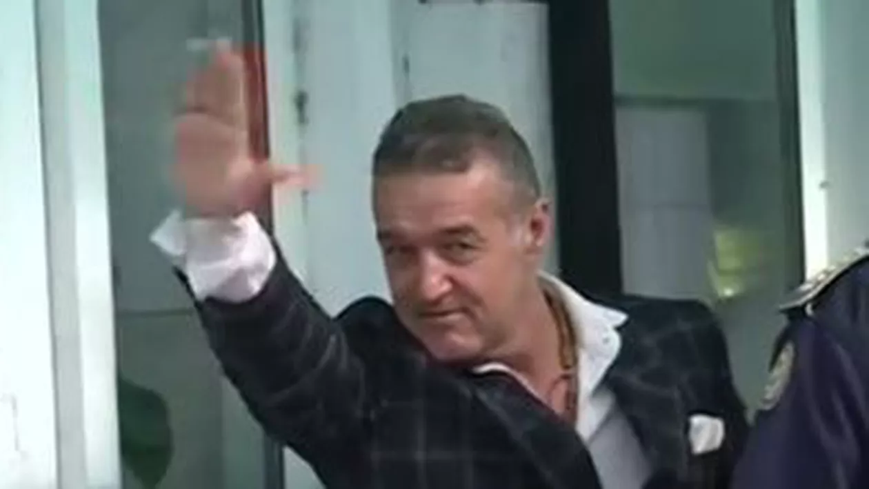 Gigi Becali, din nou în tribune la un meci de fotbal: Latifundiarul a asistat la o partidă de juniori disputată de echipa lui Hagi (VIDEO)