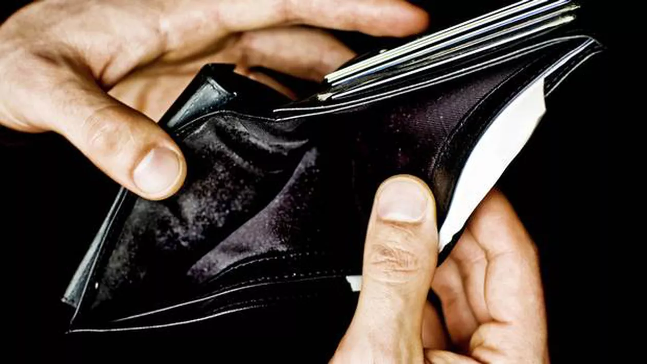Ce a făcut un preot din Iași după ce a găsit un portofel cu 1.400 de euro în el