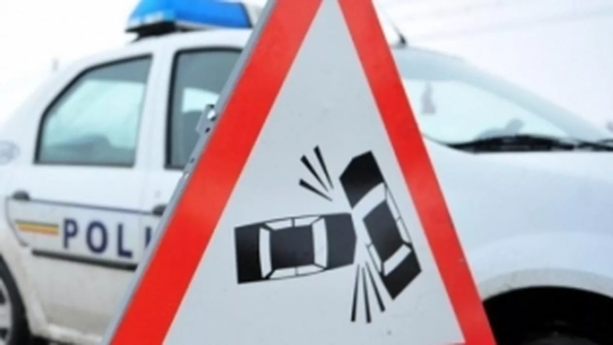 Un microbuz s-a izbit de o altă utilitară în Iași. Opt oameni au ajuns la spital