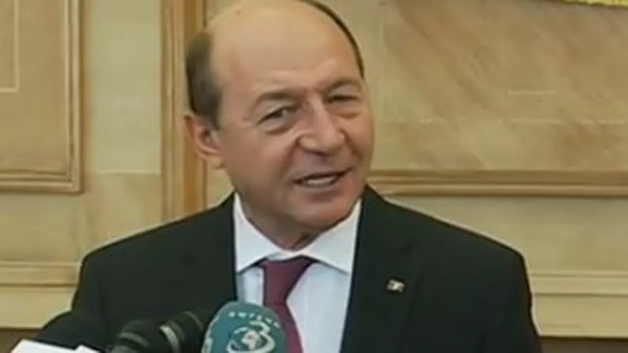 Băsescu: Îmi pare rău că românii au de ales între o marionetă a PSD-ului şi un incompatibil