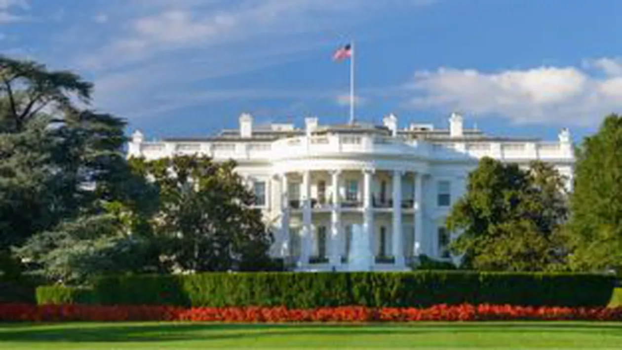 SUA: Un bărbat a sărit gardul Casei Albe și a încercat să intre în clădire (VIDEO)