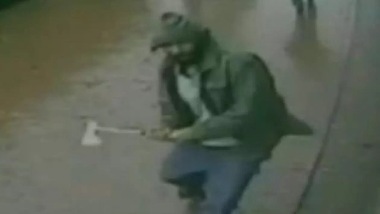 Polițiști din New York, atacați de un bărbat cu un topor: Doi ofițeri au fost răniți (VIDEO)